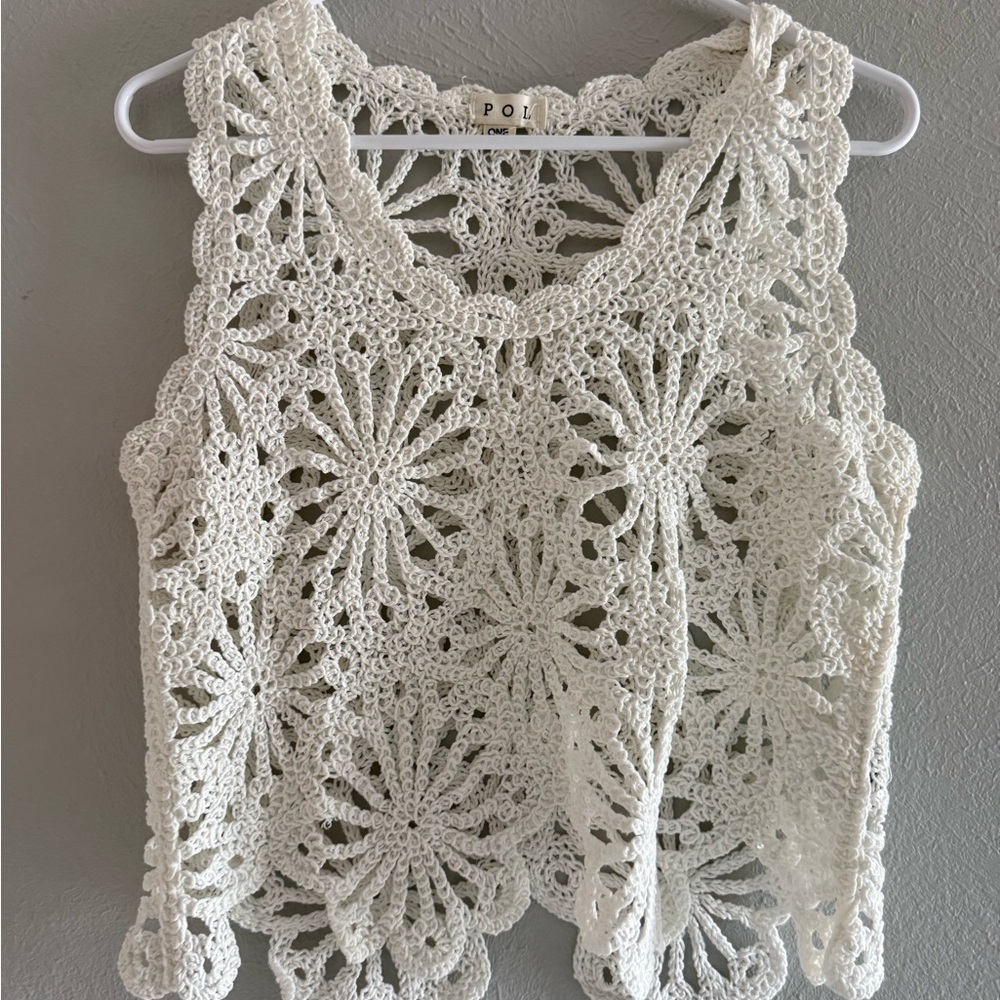 POL Cream Crochet Sleeveless Top.        PTP 18”. Length 20”